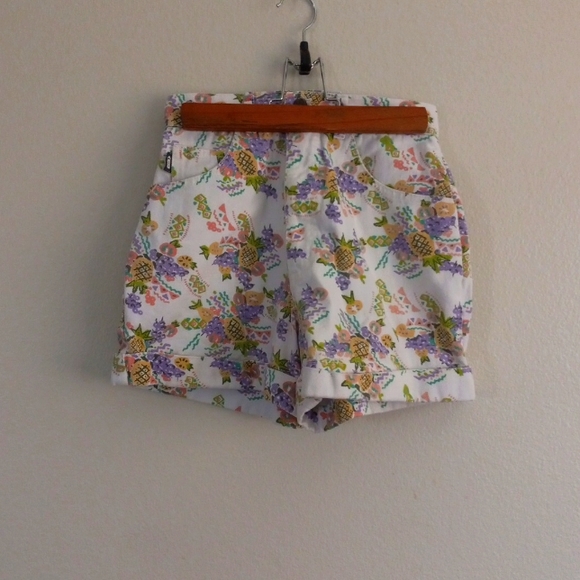 Show Pants - 90s Pineapple Print Denim Shorts Size 7